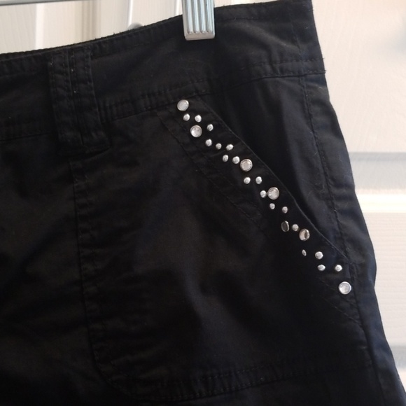 Shorts - Picture 2 of 4